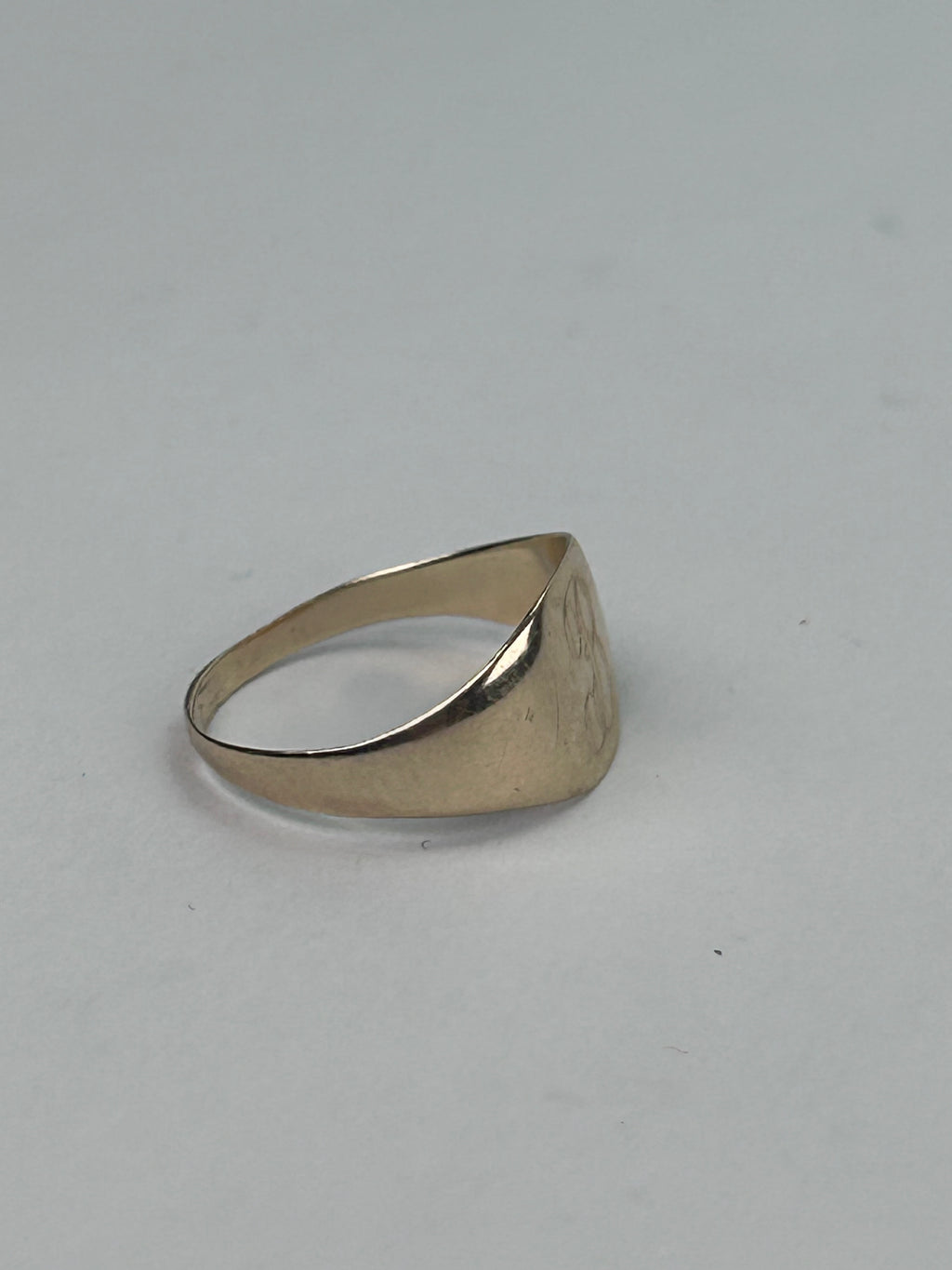 Gold Vintage Signet B Ring