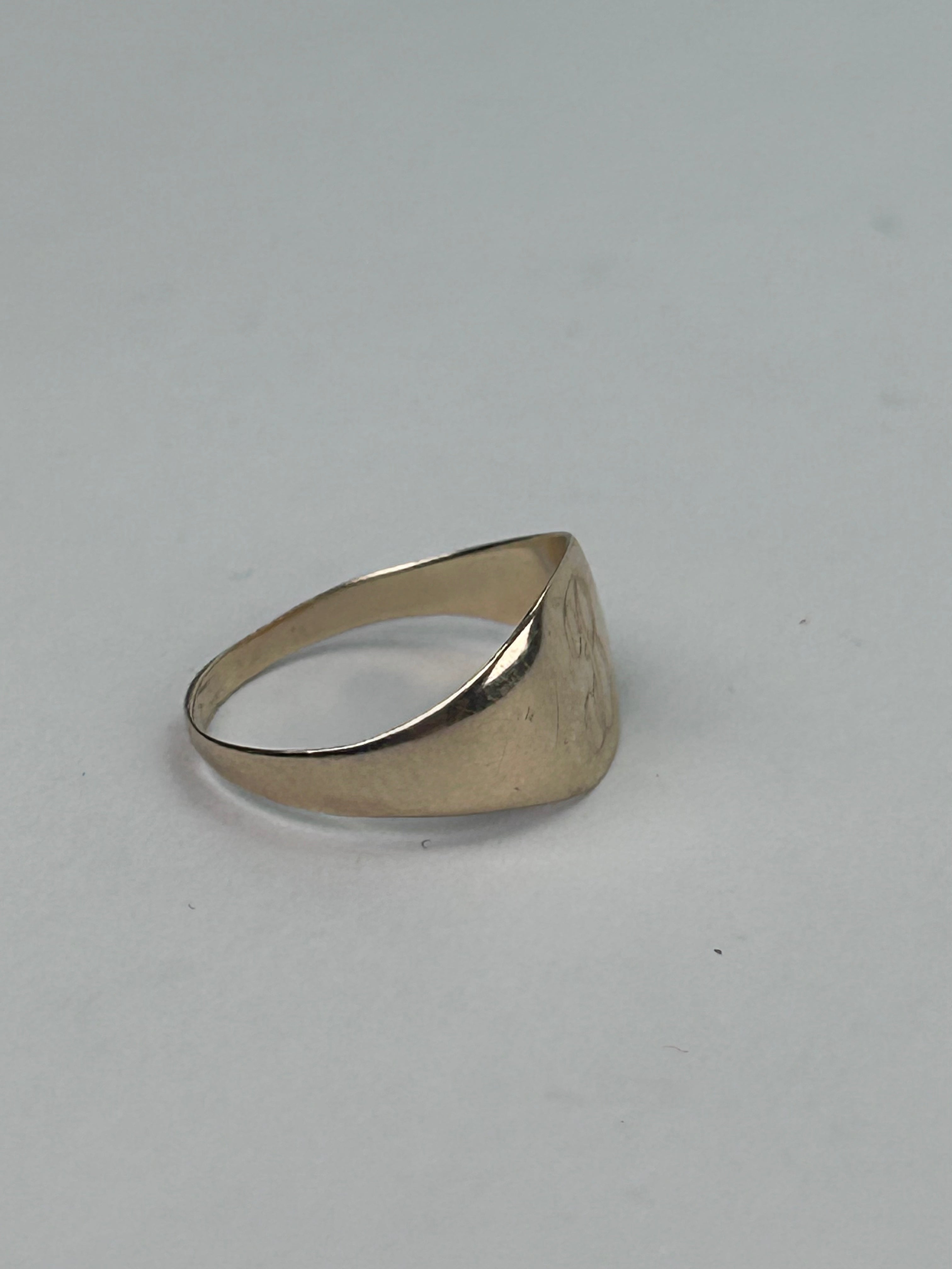 Gold Vintage Signet B Ring